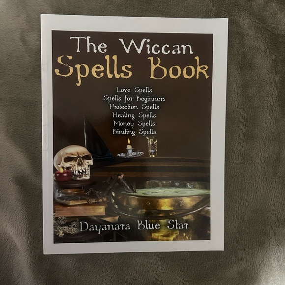 Book Bundle - Picture 4 of 7